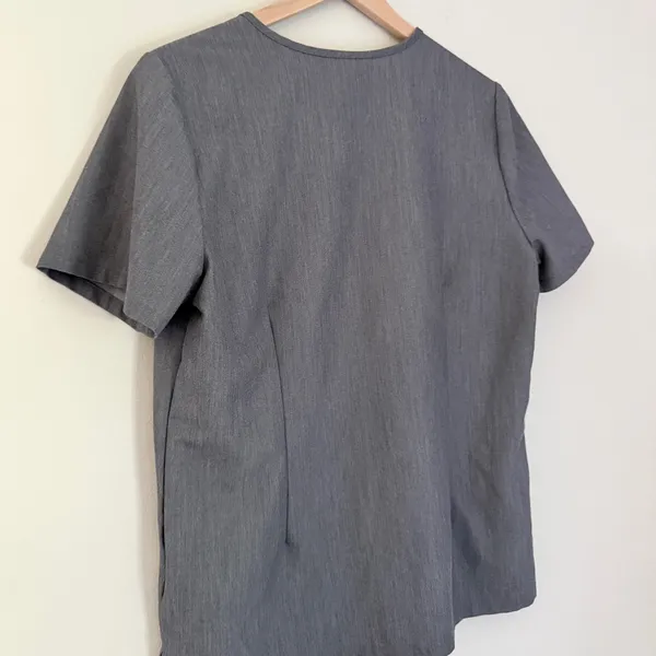 Figs Catarina One Pocket Scrub Top Graphite Grey Women’s Size Medium Nurse - Image 3