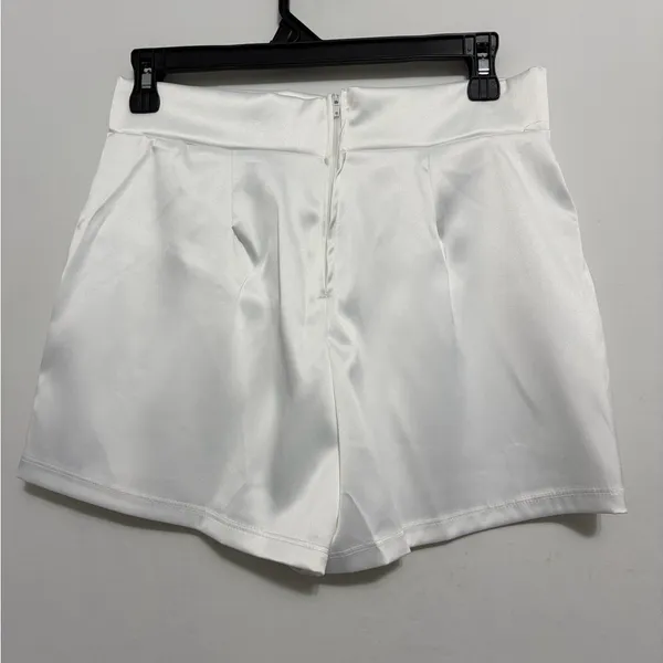 Windsor women’s Size S White High Waisted Dressy Shorts NWOT (A380)✨ - Image 4