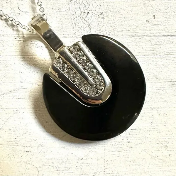 Black silver tone rhinestone pendant necklace - Image 5