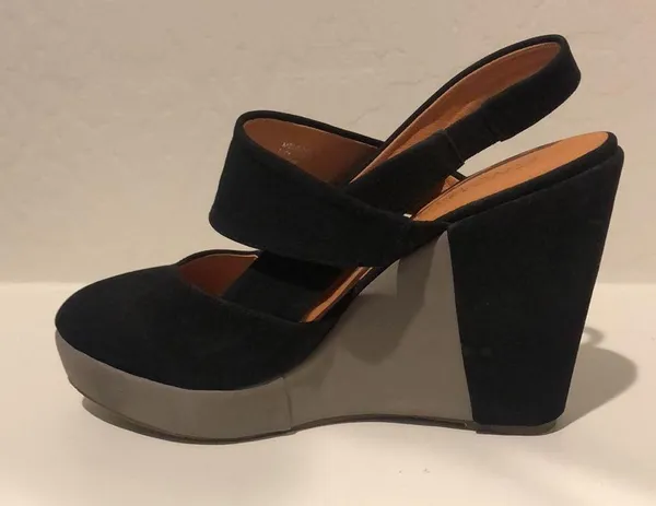 New/ color block light gray/ black/ rubber soles Size 6 - Image 4