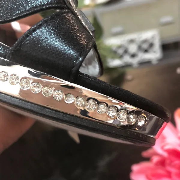 Cute black leather w/rhinestones & Blk jewels - Image 6