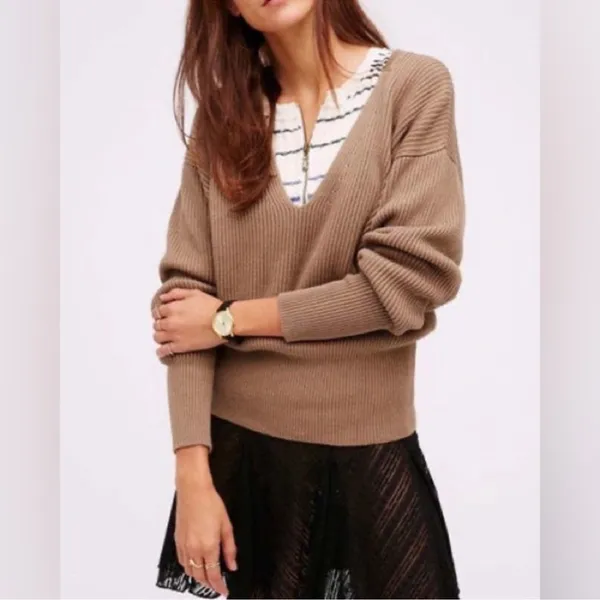Free People Allure Tan V-Neck Oversized Sweater Ribbed Stretch Pullover Medium - Image 3