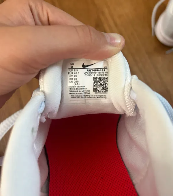 Nike shoes - Image 5