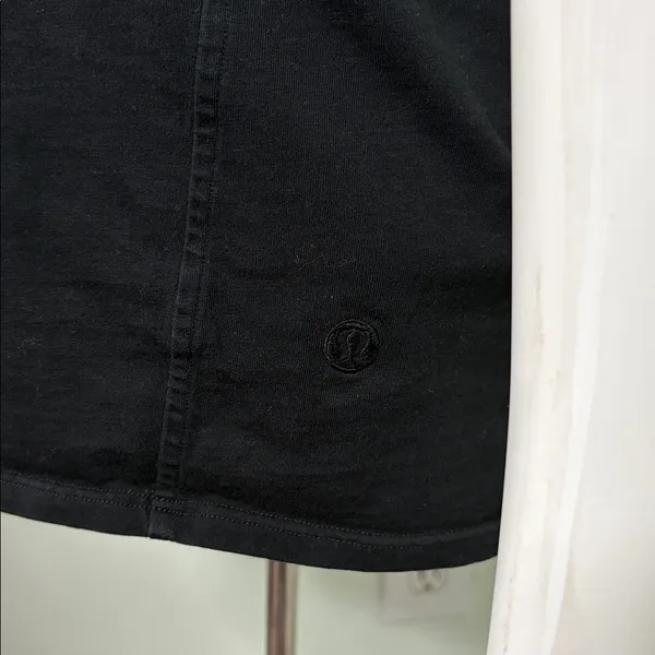 Lululemon black tee medium - Image 5