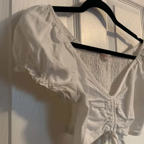 White ROMWE Cropped Shirt - Image 3