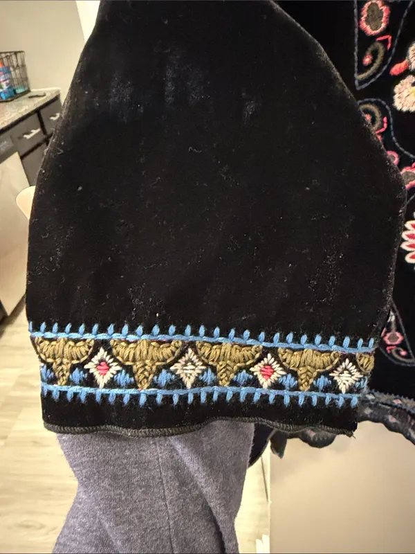 $160 NWOT Paparazzi Black Velvet Embroidered Boho Tunic - Women’s Medium - Image 3