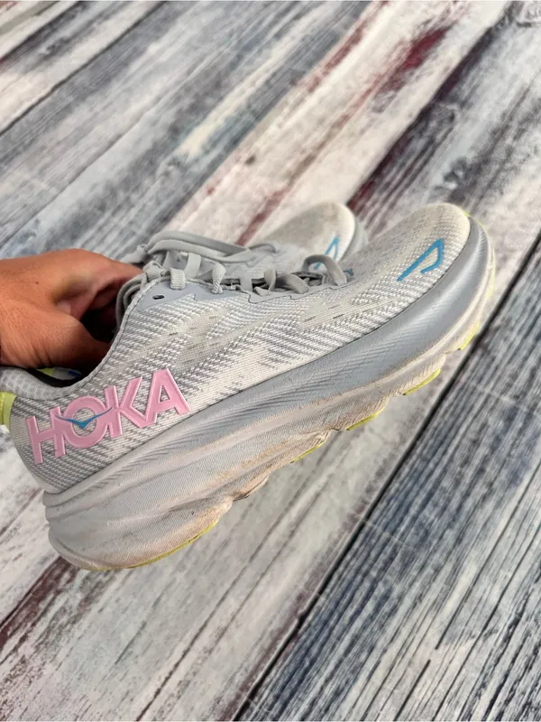 HOKA Clifton 9 Women's Light Blue Running Shoes with Pink Logo - Image 5