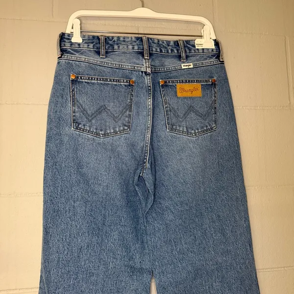 NWT Wrangler Bonnie 683 Loose Flare Jeans Women’s Size 27 32” Inseam Medium Wash - Image 8