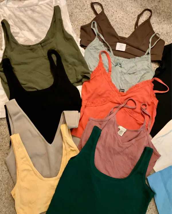 Tanks/crop top lot - Image 3