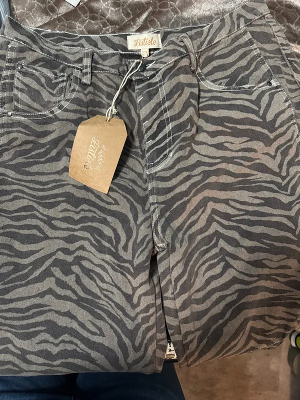 Listicle Zebra mocha barreled jeans - Image 3