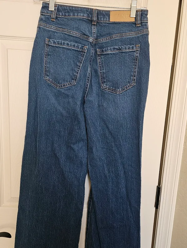 Pink Vs Jeans - Image 8