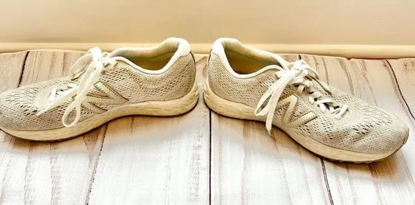 New Balance Fresh Foam Arishi V2 Champagne Gold Running Sneakers Size 8 - Image 3