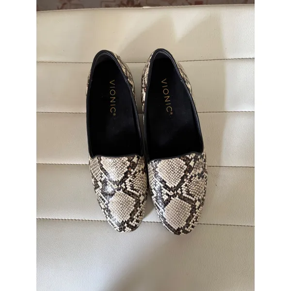 Vionic Willa Snakeskin Loafers Women 5 Smoking Slipper Almond Toe Tan Black Flat - Image 8