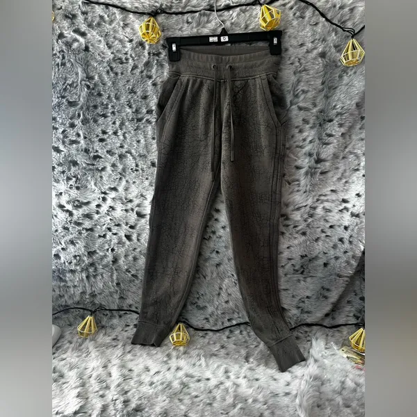 Lululemon warm down joggers 7/8 length Gray Size 0 - Image 2
