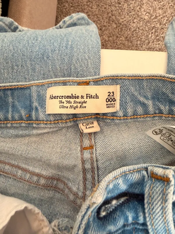 Abercrombie High-Rise Jeans 90s Straight - Image 3