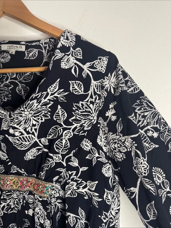 Natura Boho Black-White Floral Print Embroidered Detail Peasant Top/Tunic size M - Image 4