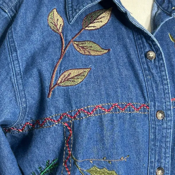 90’s Embroidered Denim Button Down Shirt with Holiday Berries, Leaves, sz Medium - Image 5