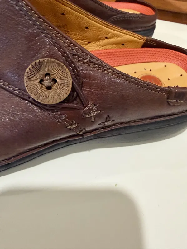 Clarks Un unstructured Un.Loop Leather Mules Clogs Shoes Brown Women's Sz 8 M EU - Image 4