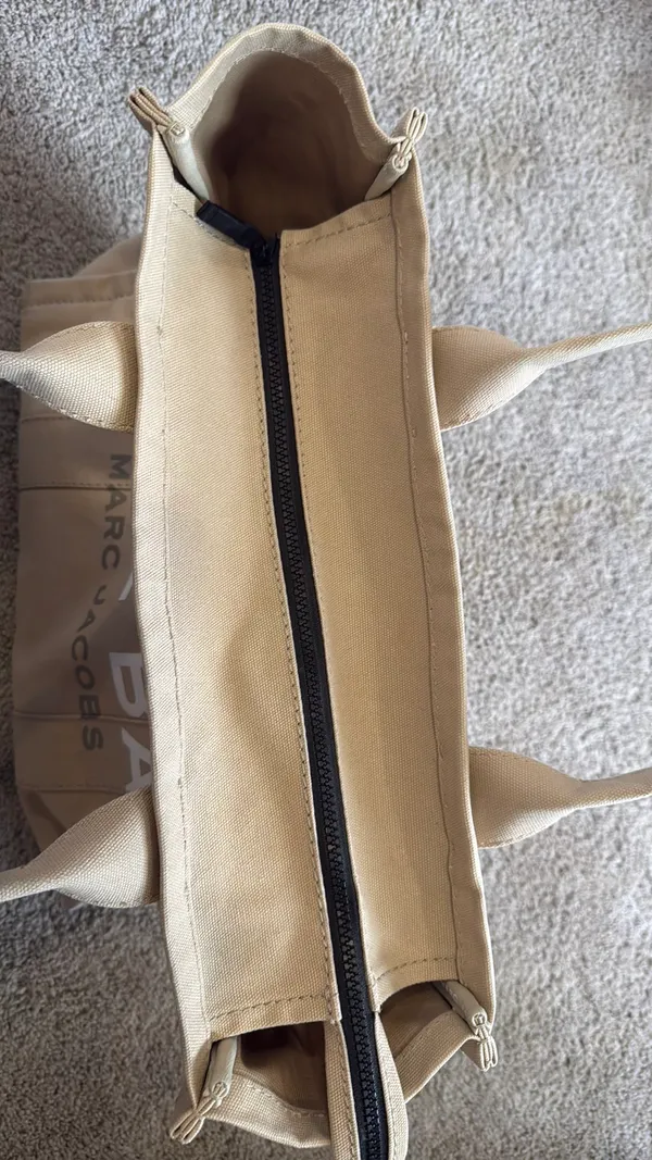 Marc Jacobs Tote - Image 8