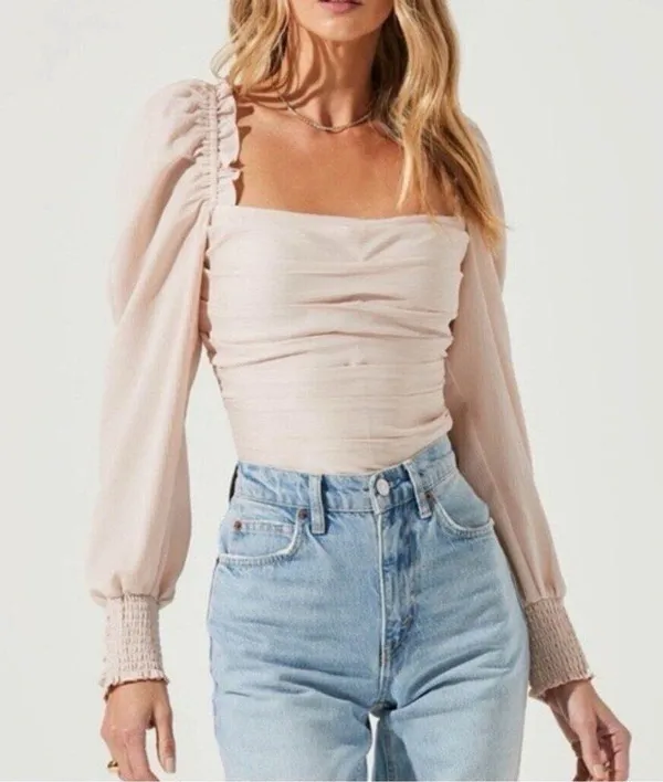 NWOT the Label Ruched Smock-Back Long Sleeve Blouse in Blush. Size Small - Image 3
