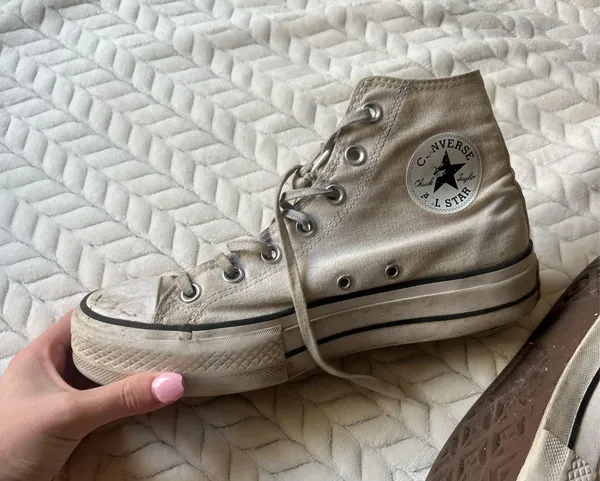 White High-Top Converse Platform Chuck Taylor - Image 3