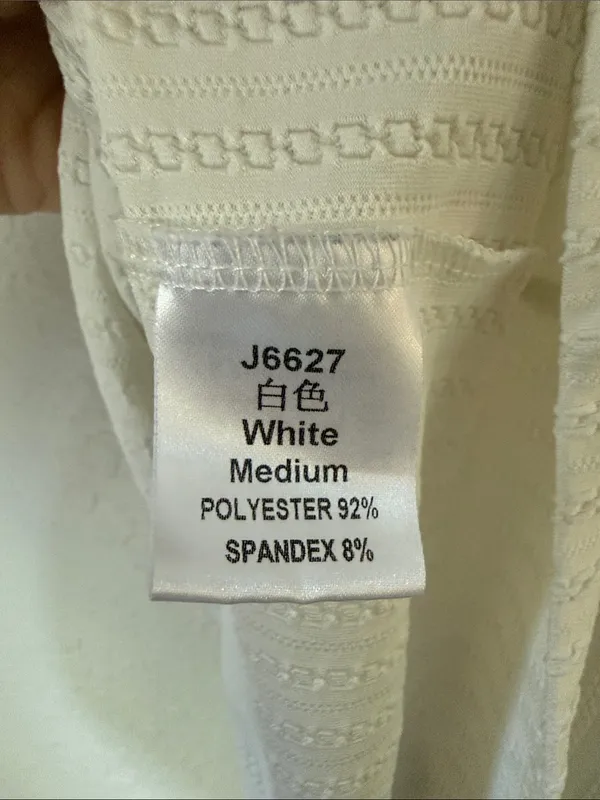 Women’s White Textured V-Neck Short Sleeve Top Size Medium - Image 5