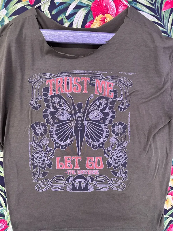 Trust Me Let Go.. The Universe Butterfly Green Top Size L/XL - Image 4