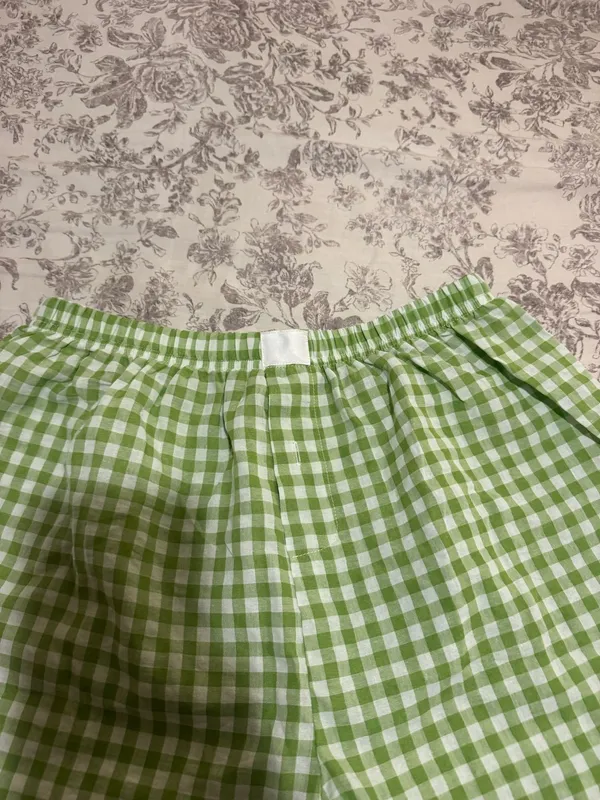 Green amazon shorts Size M - Image 2