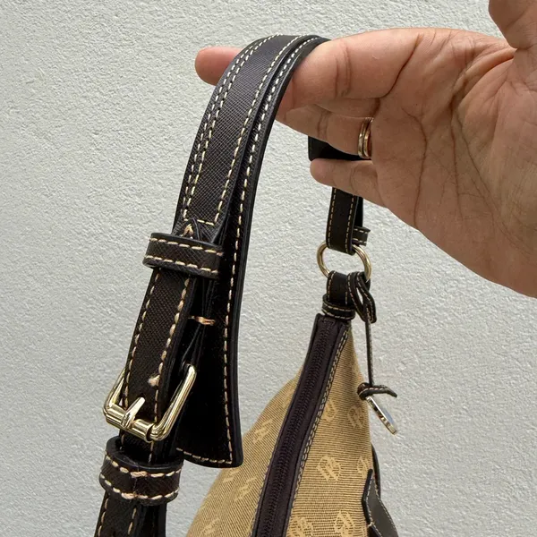 Dooney & Bourke Vintage Signature Monogram Sholderbag Canvas Double Pocket B‎ - Image 9