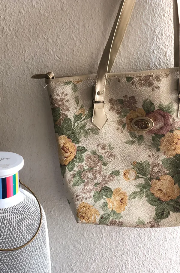 Vintage cream floral beach/picnic/ grocery casual earthy summer carry on u-shaped shoulder bag purse. - Image 2