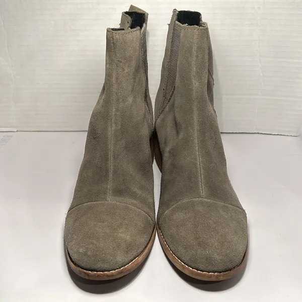 TOMS Women's Esme Desert Taupe Suede Chelsea Boot Size 8. 2.5” heel size - Image 3