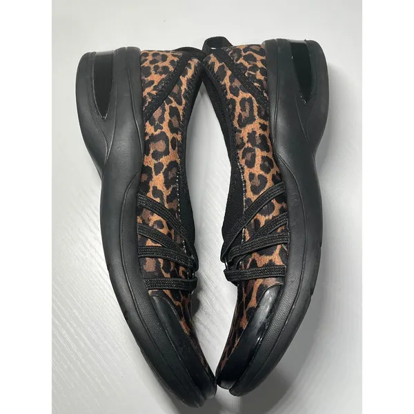 Bzees Rosie‎ Leopard Print Slip On Comfort Shoes Women's 7.5M Lightweight - Image 5