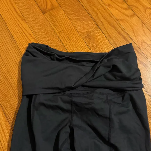 Free people movement black twist waist Y2K cropped leggings size XS - Image 2