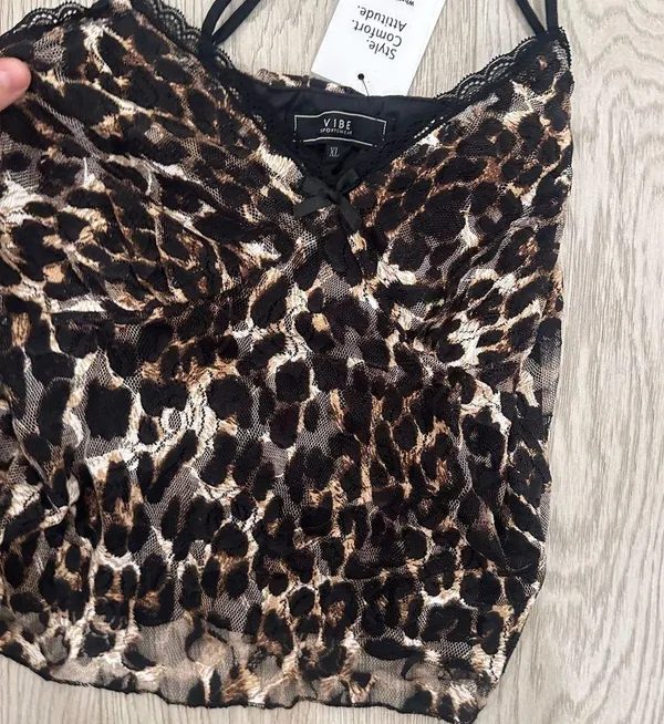 VIBE NWT top Size M - Image 9
