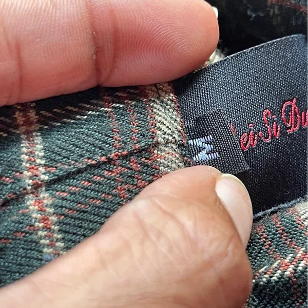 BEI SI DUN | Plaid Pull - Image 5