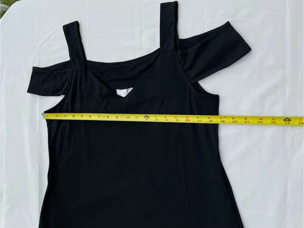 Soesdemo Black Cold-Shoulder V-Neck Dress, size L - Image 4