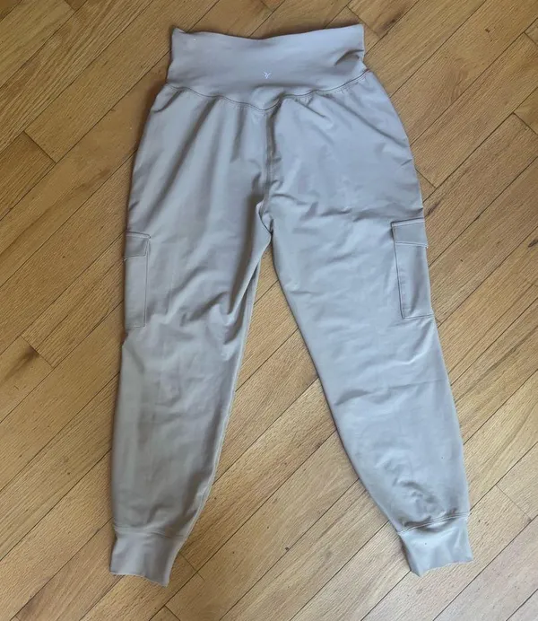 Old Navy Women's Light Gray Cargo Joggers - Image 3