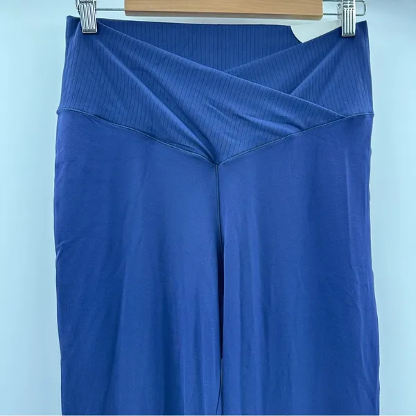 Offline By Aerie Real Me Crossover Super Flare Leggings in Navy Sz‎ XL Short NEW - Image 3