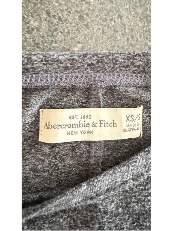 Abercrombie & Fitch oversized top size XS - Image 6