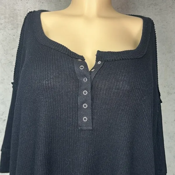 Three Bird Nest Leila Ribbed Henley oversized Top - Black - Image 5