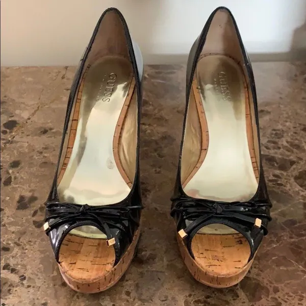 Guess Black patent leather peek a boo cork front bow pumps 7.5 Size - Image 2