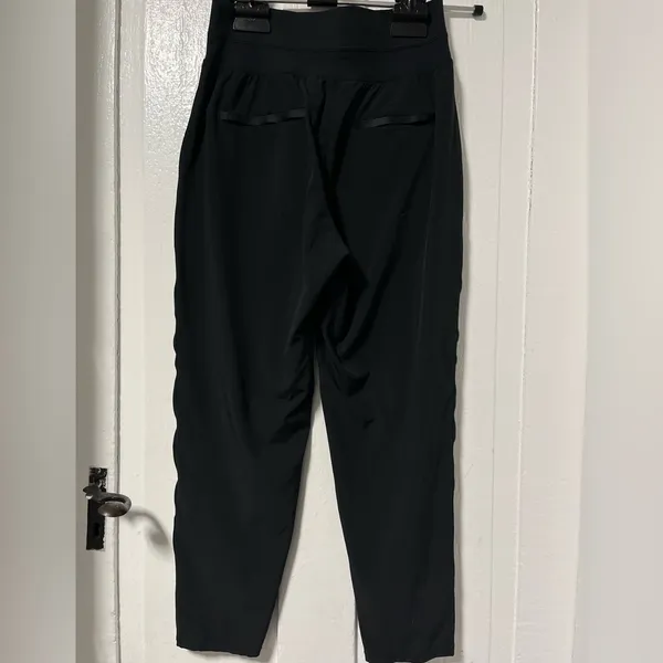 Athleta Nolita Slim Tapered Crop Black pant size 4 - Image 4