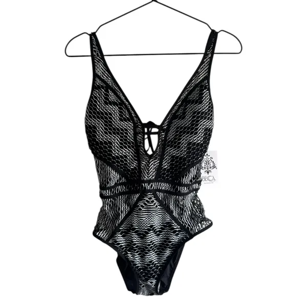 BECCA‎ Show & Tell Crochet Plunge Medium One Piece Black and White Swimsuit - Image 5