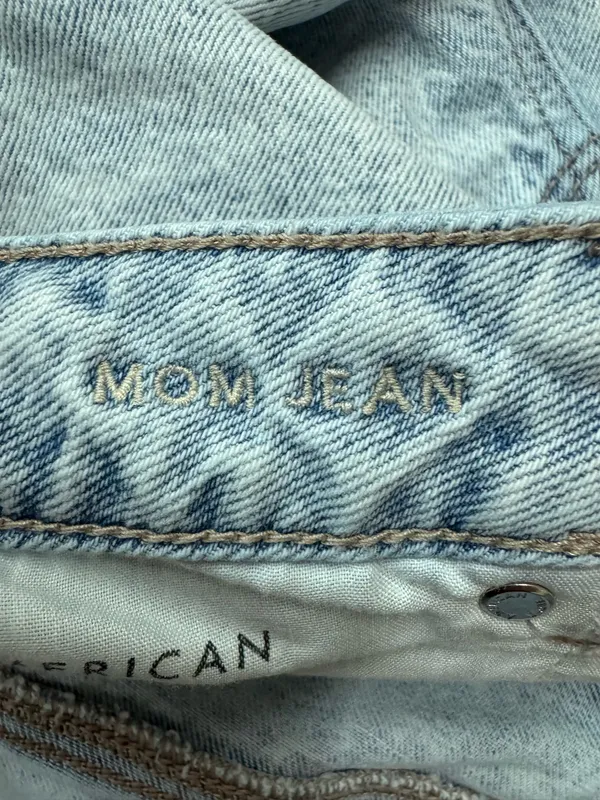 American Eagle Strigid Light Wash Mom Jeans Size 14 - Image 6