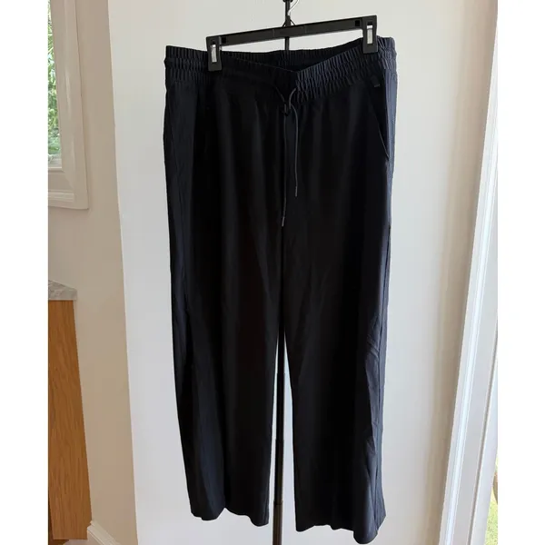 Athleta Avenue Wide Leg Crop Pant Size 14 Black - Image 7