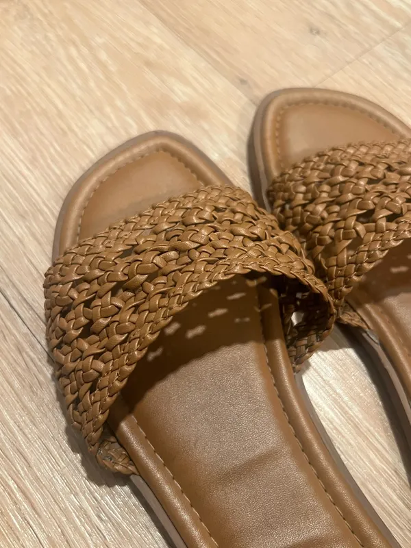 Tommy Bahama Cognac Brown Braided Braid Flats Sandals Summer Beach - Image 2