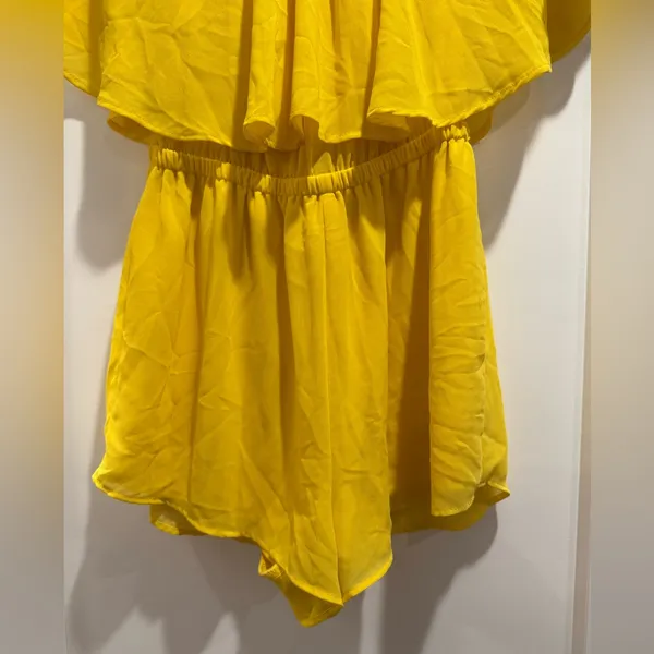 Show Me Your MuMu Sunny Yellow‎ Romper Size Small - Image 3