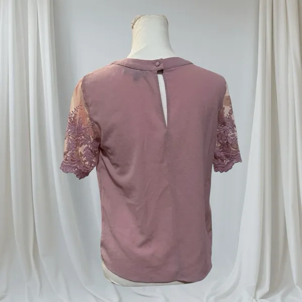 Lulus Lisa Marie Mauve embroidered sleeve blouse Size‎ Small - Image 5