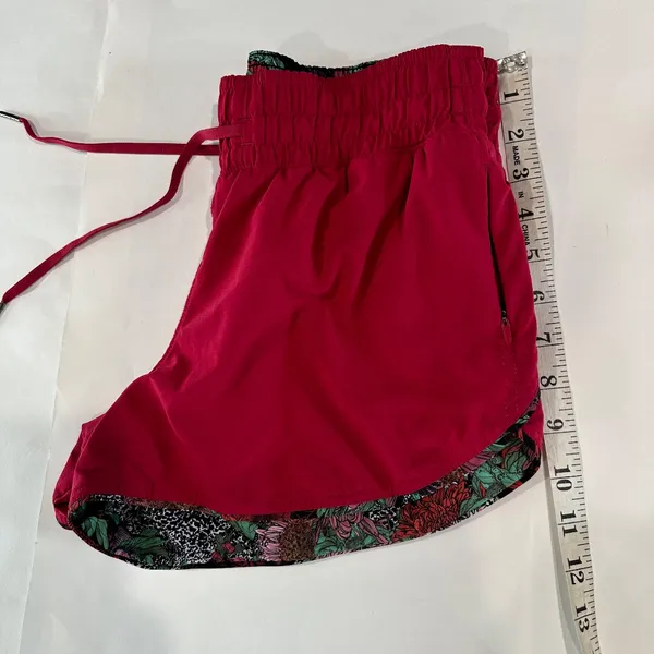 Lululemon Choose A Side Short‎ 3" - Reversible - Size 4. - Image 9