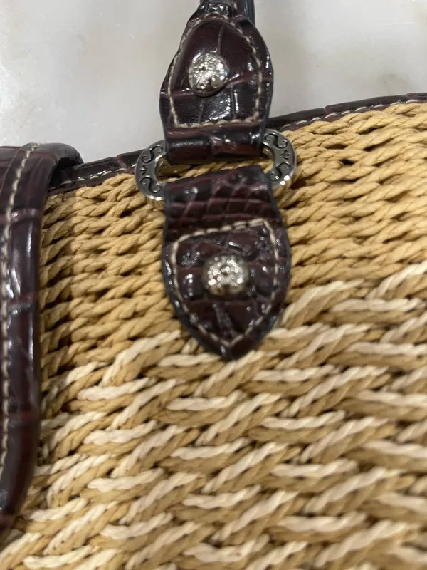 Tan Straw Woven Hand Bag Purse- Beautiful Metal Details - Image 4